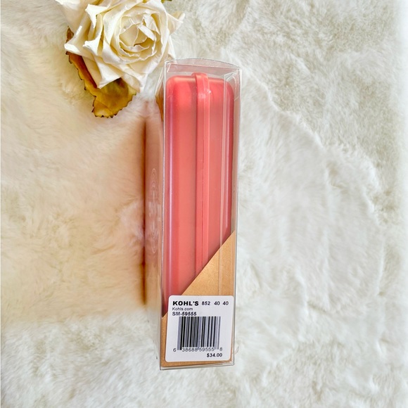 New with tag TRAVEL POCKER SET 2 Decks of cards•Set of 5 Casino dice•Travel Case - Picture 4 of 4